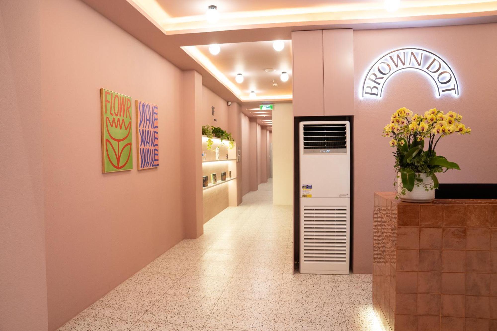 Khách sạn Brown Dot Saigon 3*