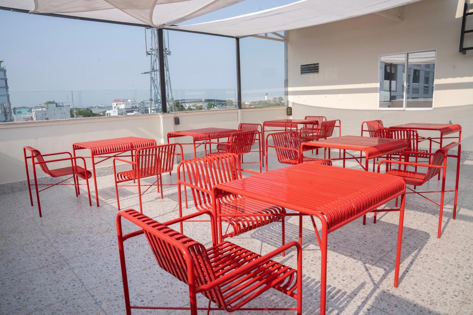 Brown Dot Saigon Airport 3*