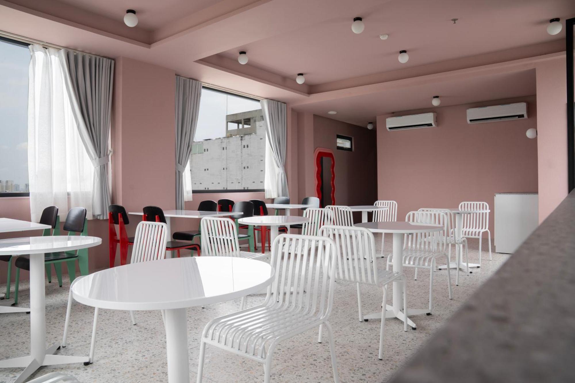 Brown Dot Saigon Khách sạn 3*